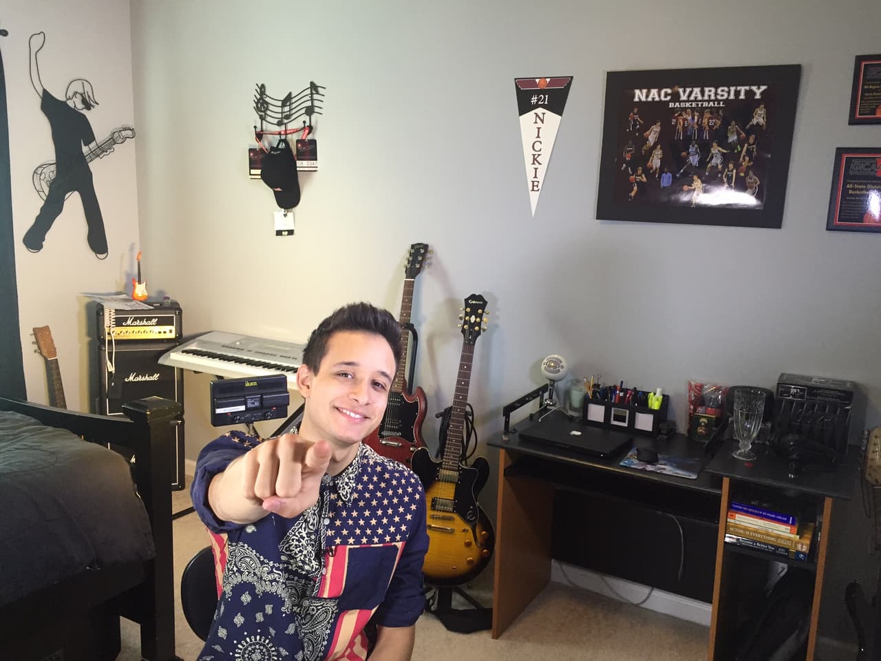 La vida de Nickie está llena de música y se puede apreciar en cada esquina de su casa.