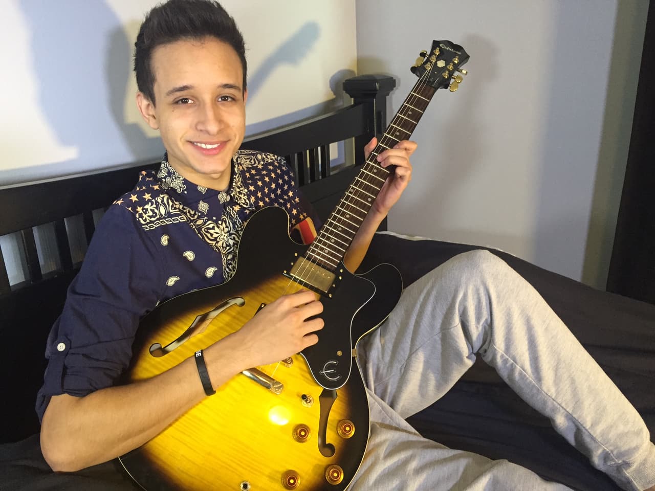 La vida de Nickie está llena de música y se puede apreciar en cada esquina de su casa.