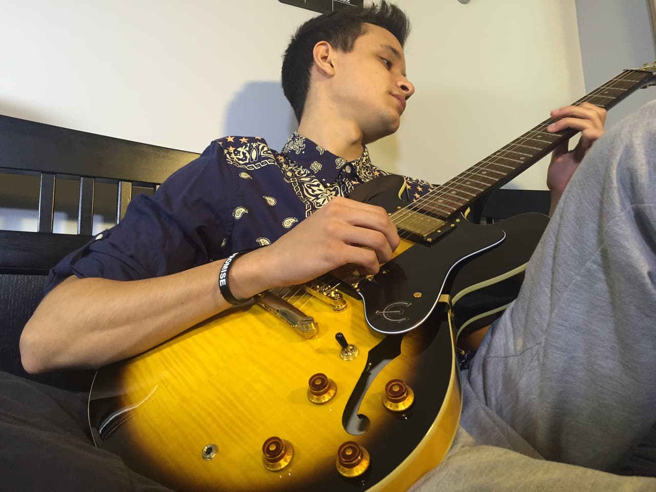 La vida de Nickie está llena de música y se puede apreciar en cada esquina de su casa.