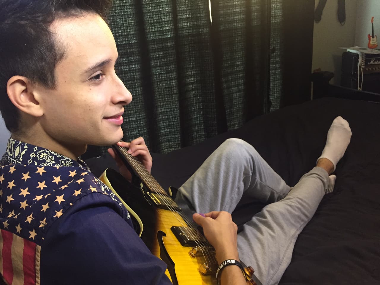 La vida de Nickie está llena de música y se puede apreciar en cada esquina de su casa.