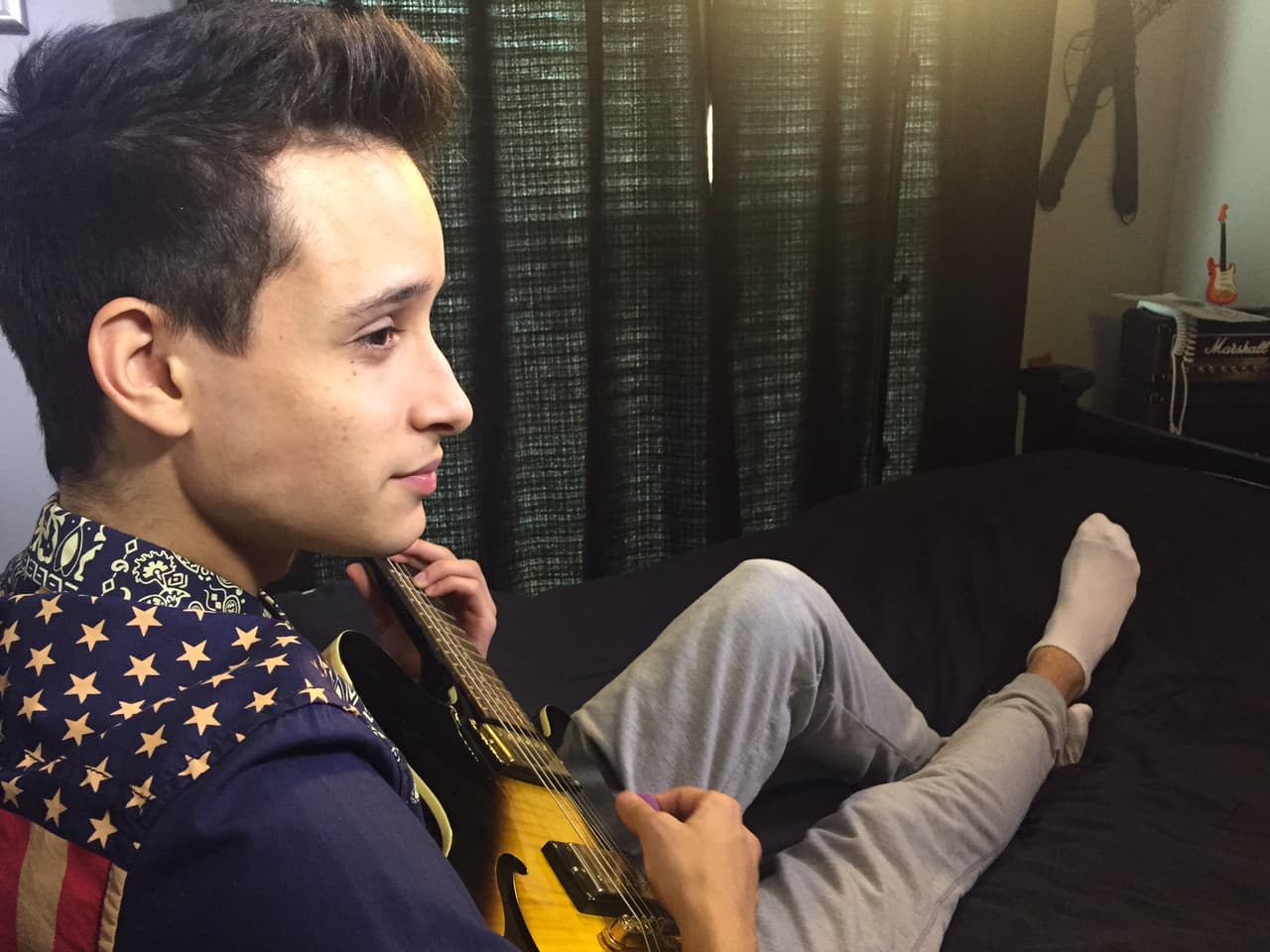 La vida de Nickie está llena de música y se puede apreciar en cada esquina de su casa.