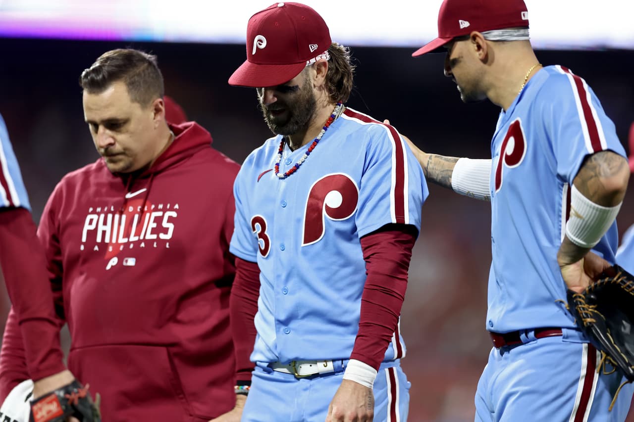 Harper reacciona después de lesionarse.