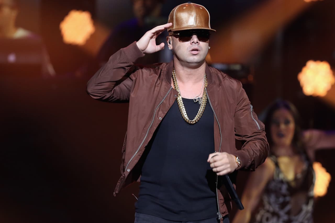 Wisin ha sido parte del éxito de CNCO y está emocionado de empezar esta aventura con una nueva banda.