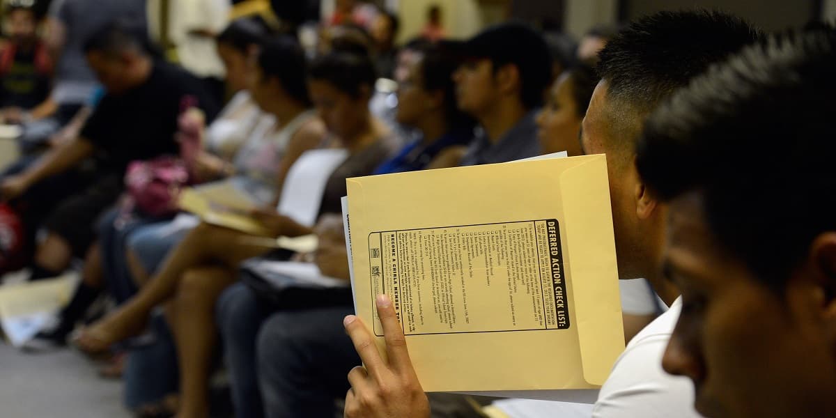 Con este esquema (al menos) 1,000 inmigrantes fueron defraudados en California