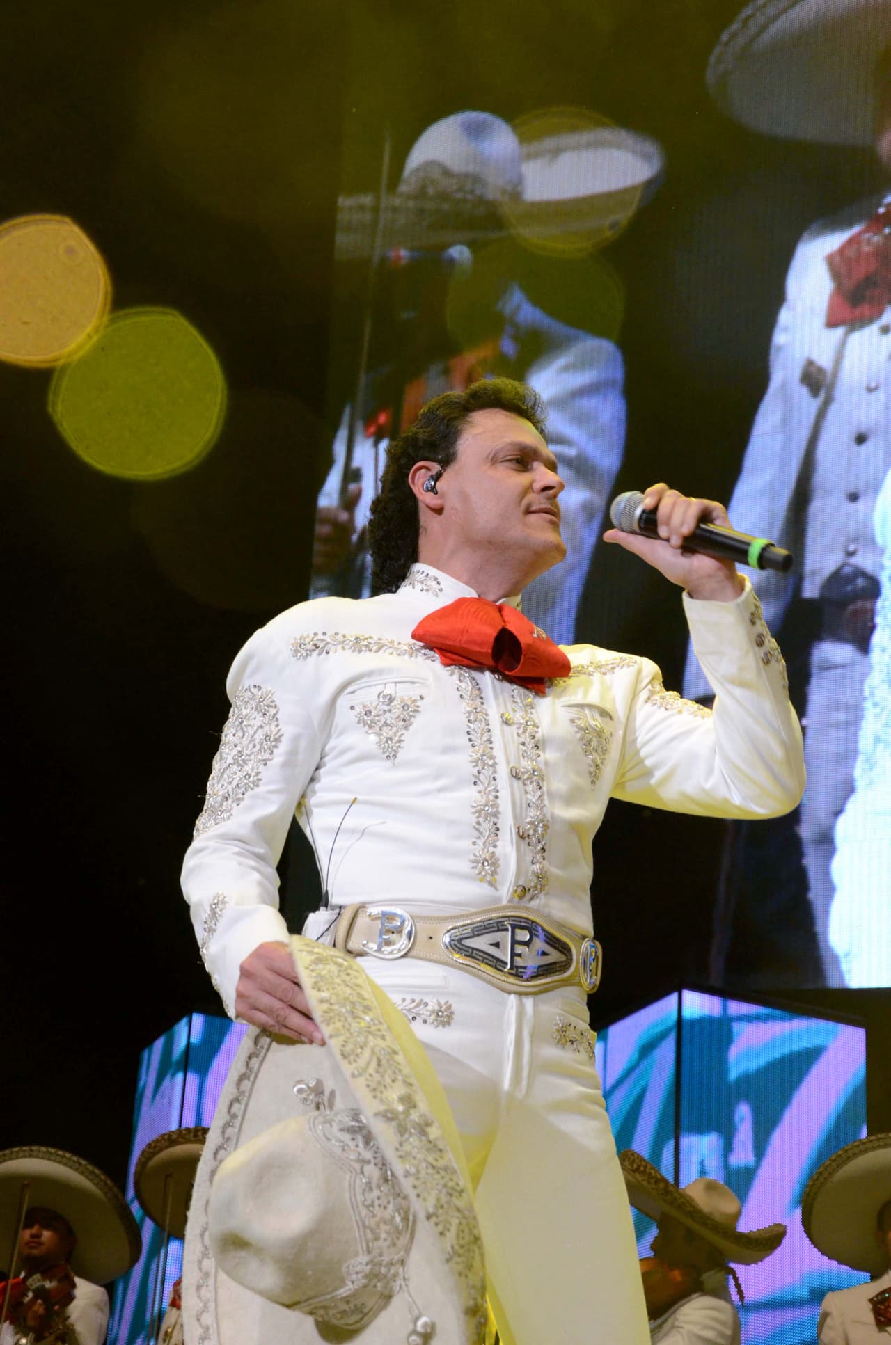 Pedro Fernández ha cantado junto a Lucero en la Basílica de Guadalupe, para las celebraciones a la Virgen cada 12 de diciembre.