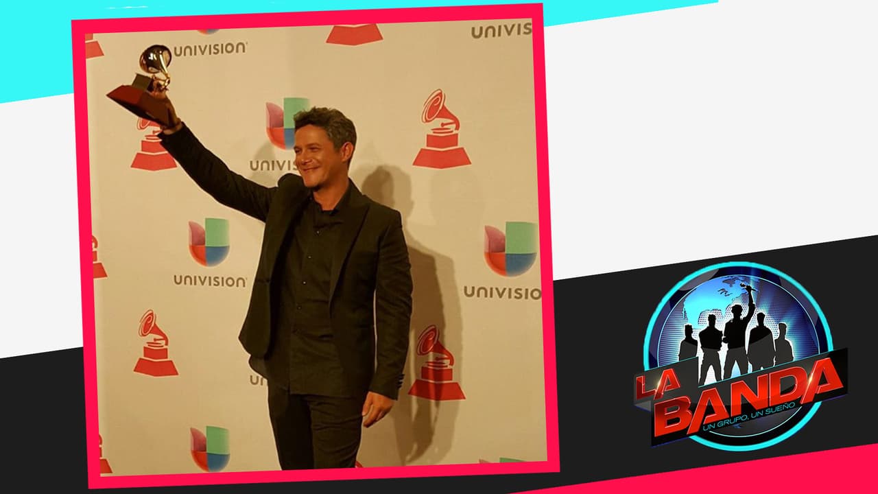 Y con gran felicidad levantó su gramófono, un premio que se une a su colección.