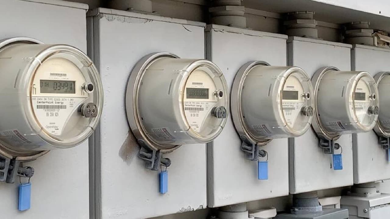 <h3 class="cms-H3-H3">¿Cómo solicitar el apoyo?</h3>
<br>La forma más rápida y sencilla de solicitar asistencia es a través de la 
<a href="https://des.az.gov/liheap" target="_blank">página web de LIHEAP</a>. Para aquellos que no tengan acceso a una computadora o internet, también pueden hacerlo por teléfono marcando a la línea directa de LIHEAP al 1-866 494-1981.