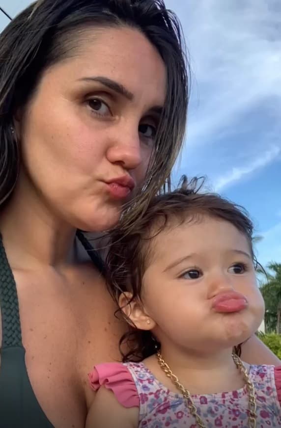 Por su parte, Dulce María suele ser más discreta, por lo que prefiere no compartir en sus redes fotos y videos con sus hijastros.