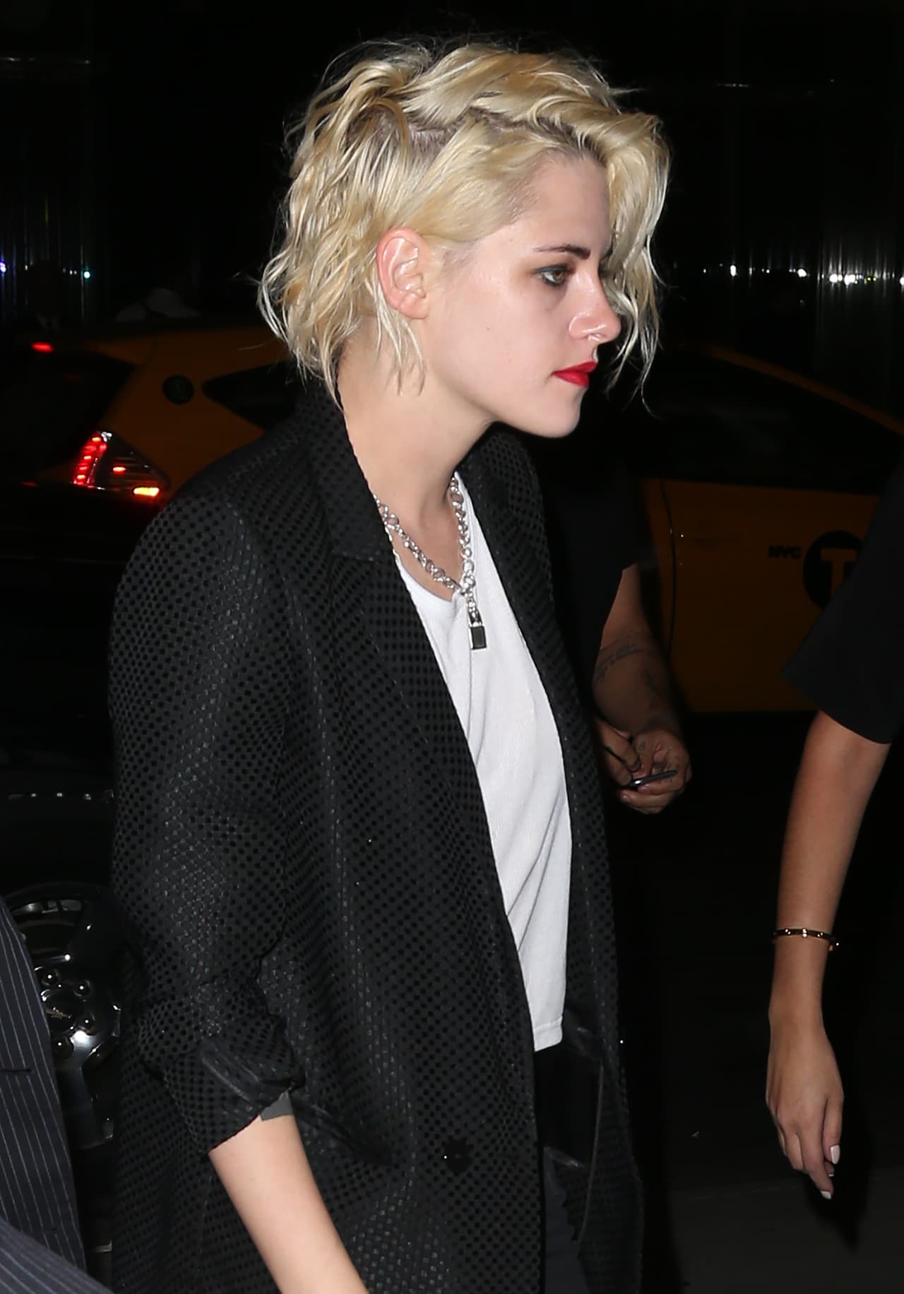 La actriz también se tiñó el cabello de rubio hace poco.