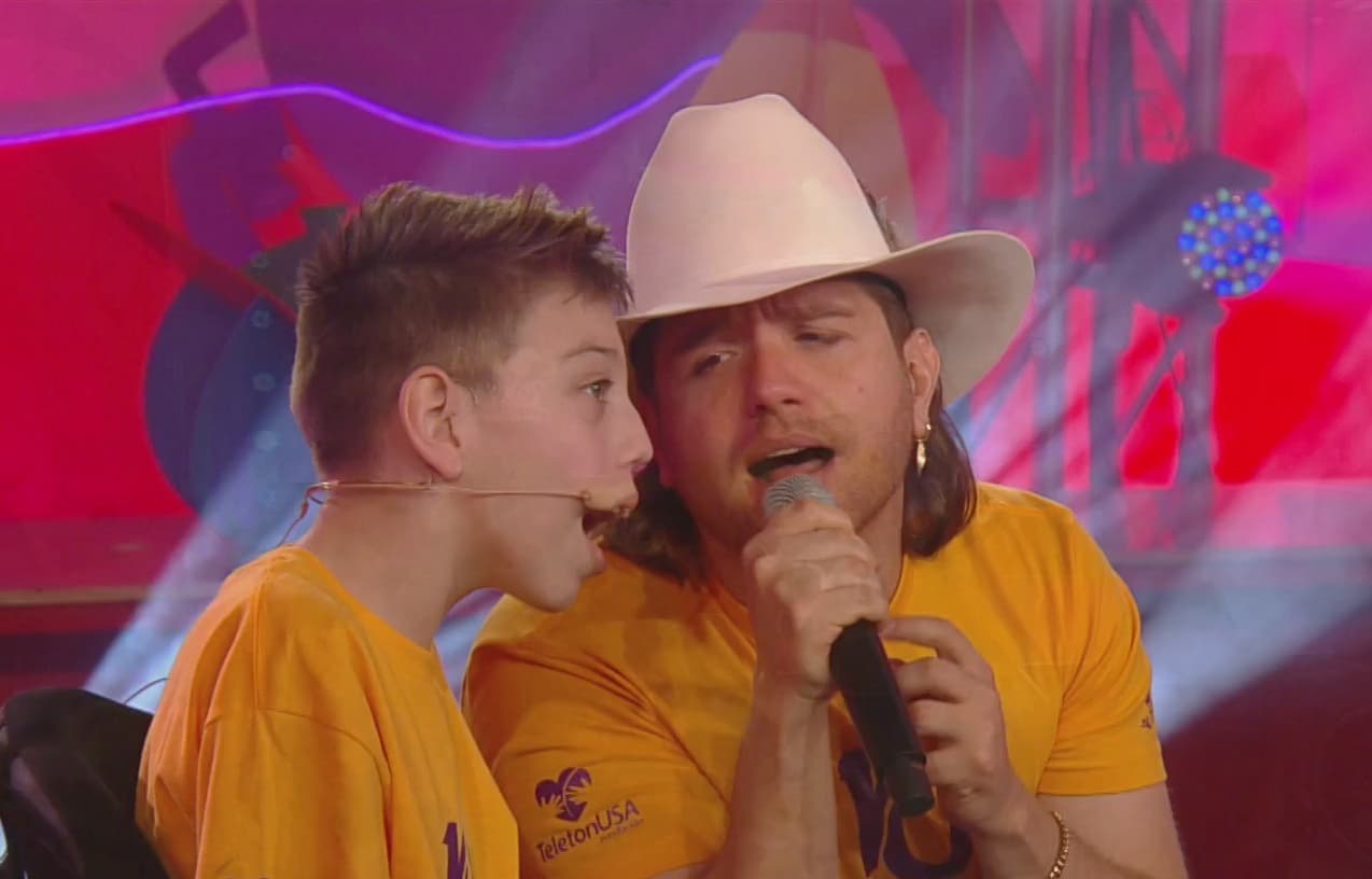 El momento se volvió aun más emotivo cuando uno de los niños del CRIT se unió al cantante en un dueto que movió los corazones de los presentes.
<br>