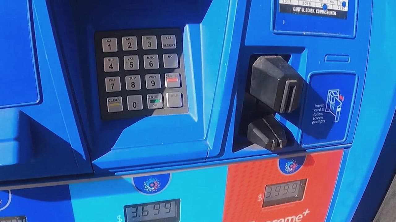<h3 class="cms-H3-H3">3. Pagar en efectivo dentro de la estación de servicio </h3>
<br>
<br>Pagar de esta manera le ahorrará entre 20 y 30 centavos por galón de gasolina.