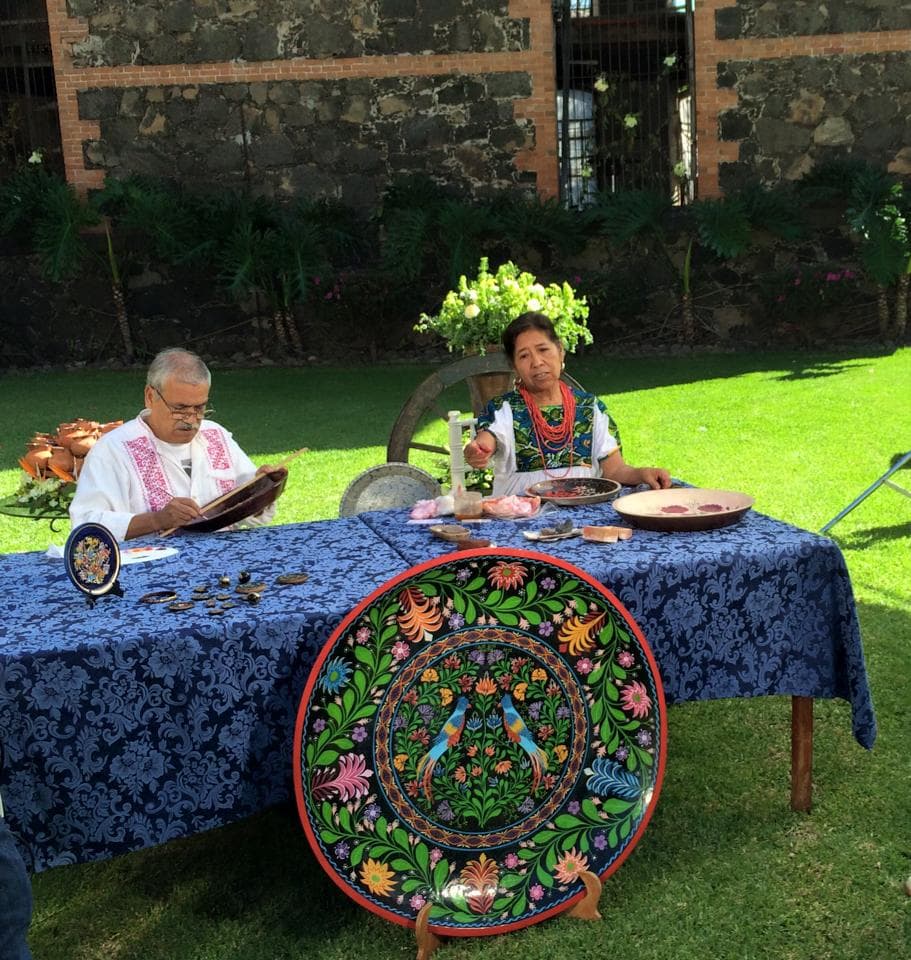 Artesanos de Uruapan nos muestran las maravillas de su cultura.