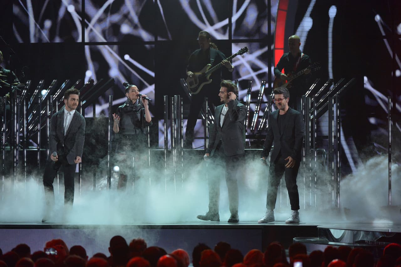 10. Natalia Jimenez con Il Volo nos erizaron la piel.