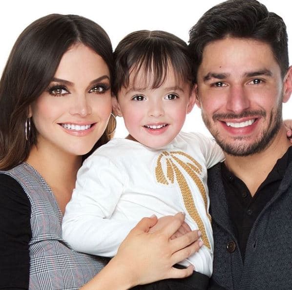 La presentadora debutó como mamá el 16 de octubre de 2014, cuando le dio la bienvenida a su primogénita Marisol Márquez González, y desde entonces hizo pública su intención de incrementar su familia.