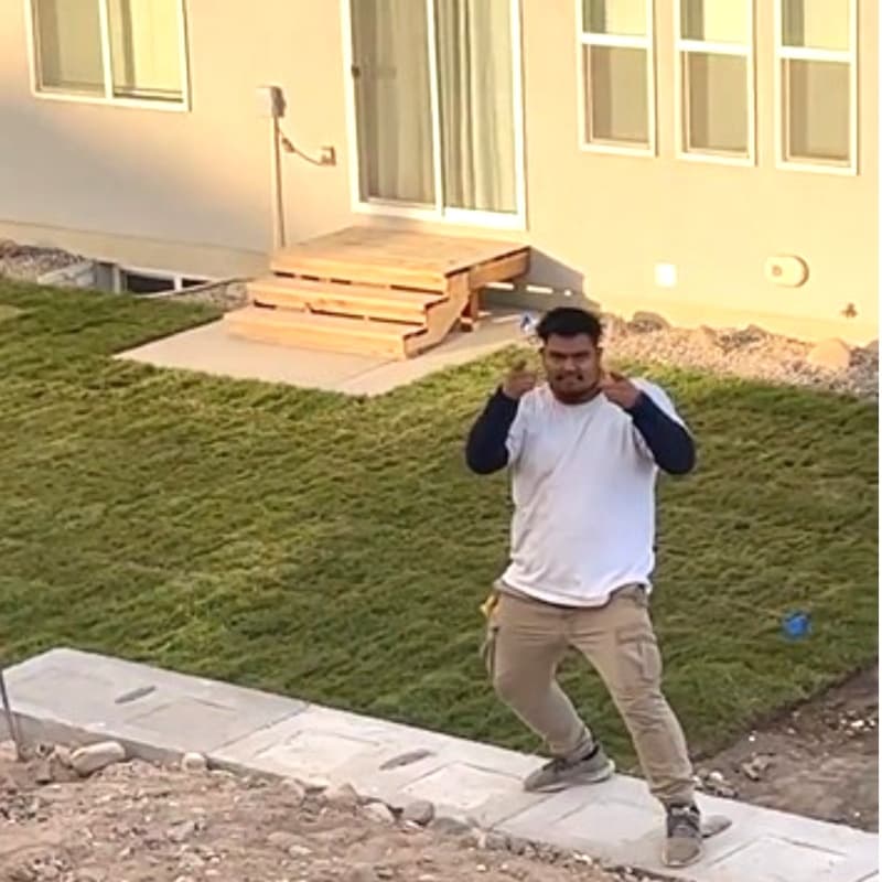 Sara describe a su cuñado como un hombre muy alegre, trabajador que siempre buscó lo mejor para su esposa e hijos. "La casa era el sueño para sus hijos y precisamente ese día estaban arreglando un espacio para que los niños jugaran".