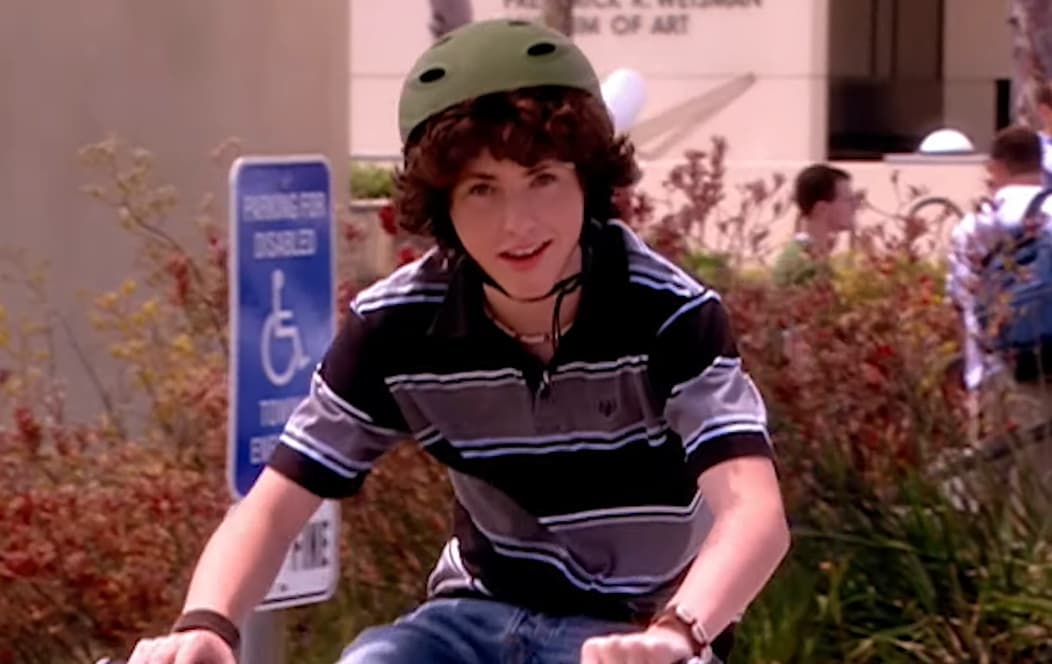 <b>Sean Flynn - Chase Matthews</b>
<br>Después de darle vida al tierno y leal Chase Matthews, Flynn trabajó en varios proyectos importantes como 'Bad Blood: The Hatfields and McCoys' (2012), 'The Last of Robin Hood' (2013) y 'Withering High School' (2014).