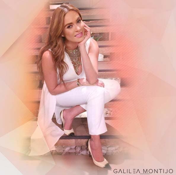 Los jeans blancos siempre son una buena opción para el verano.