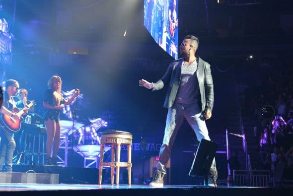 El Rey de la Bachata tuvo casa llena en el Toyota Center este miércoles, ve aquí las mejores imágenes de la noche.