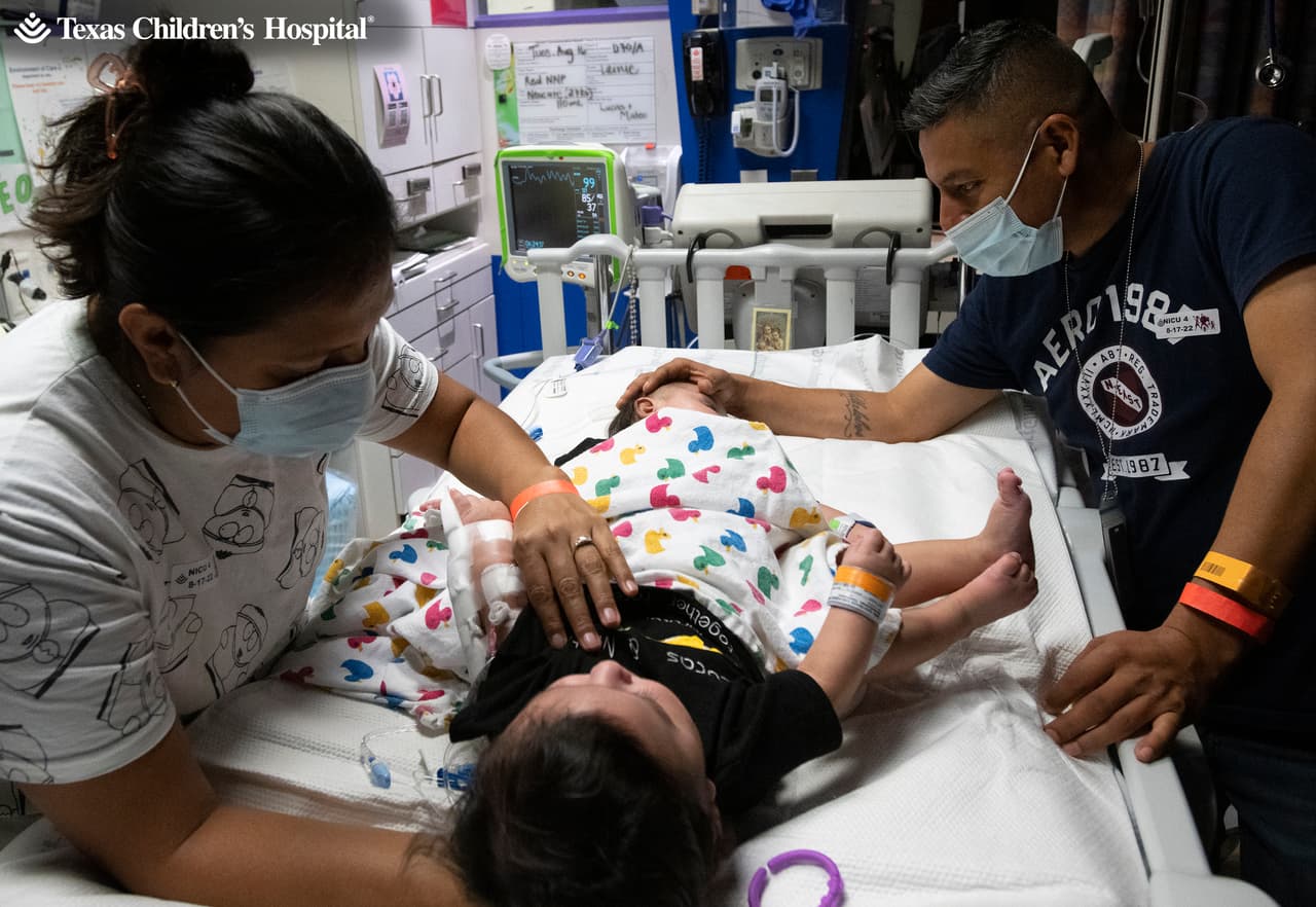 Lucas y Mateo ya empiezan a andar y siguen asombrando a sus padres, que nunca perdieron la esperanza de que llegara el día en que sus bebés dieran sus primeros pasos.
<br>