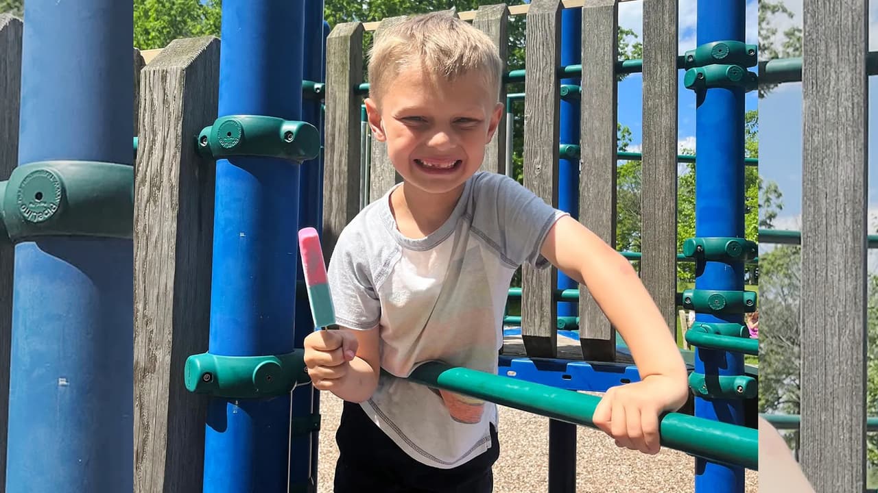 Cooper Roberts, niño de 8 años herido en el tiroteo de Highland Park, está paralizado de la cintura para abajo