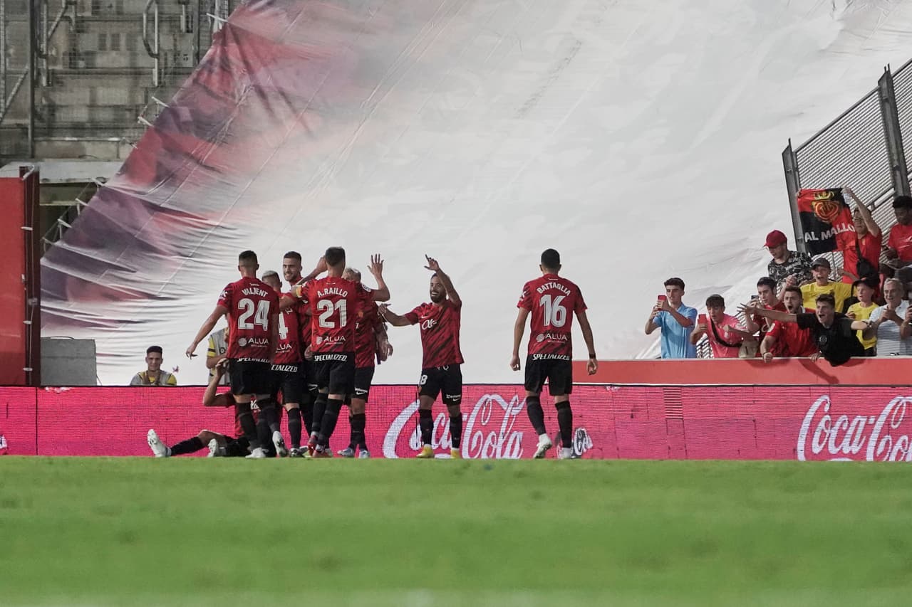 Betis venció 1-2 al Mallorca de Javier Aguirre con un doblete de Boja Iglesias en la Jornada 2 de LaLiga; Andrés Guardado no jugó porque sigue sin ser inscrito.