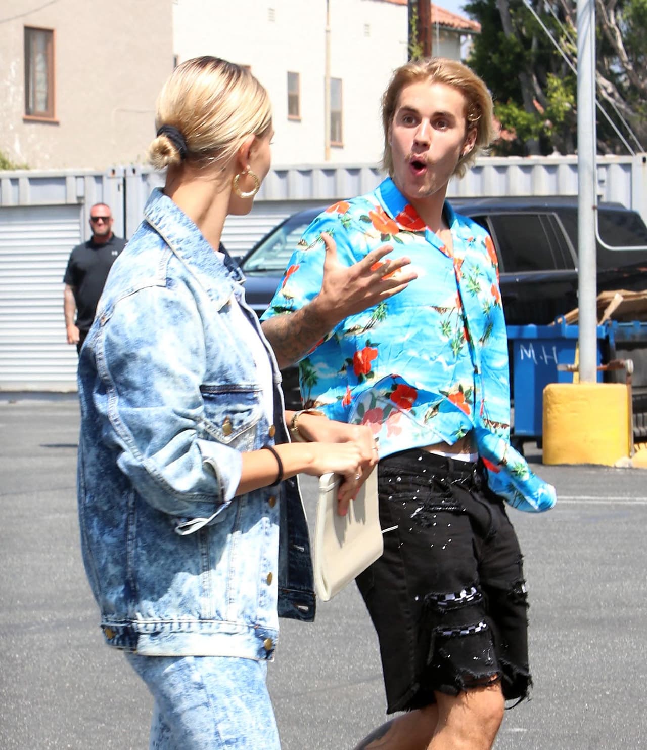 Aunque ya compraron una enorme casa en Canadá que, si bien, se trata de una propiedad de lujo, luce sencilla y está ubicada en un barrio tranquilo, muy diferente a la vida de Los Ángeles.