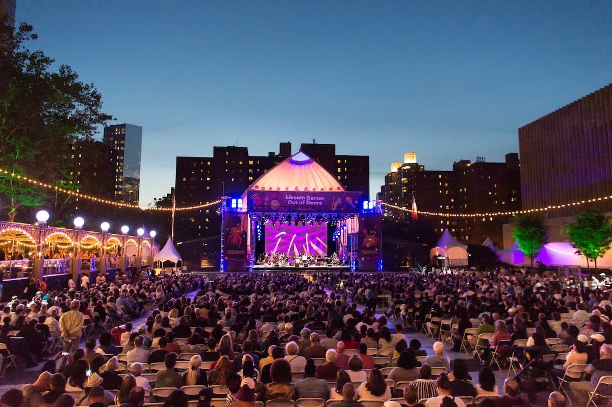 Lincoln Center Out of Doors es una serie de conciertos gratuito para el público en el Lincoln Center for the Performing Arts ubicado en 70 Lincoln Center Plaza en Manhattan, NY. El concierto es del 25 de julio al 11 de agosto.
<br>
