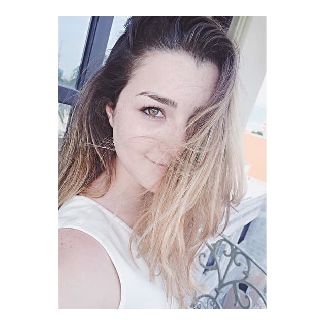 Tal es su belleza, que ella no ha dudado en mostrarse sin gota de maquillaje.