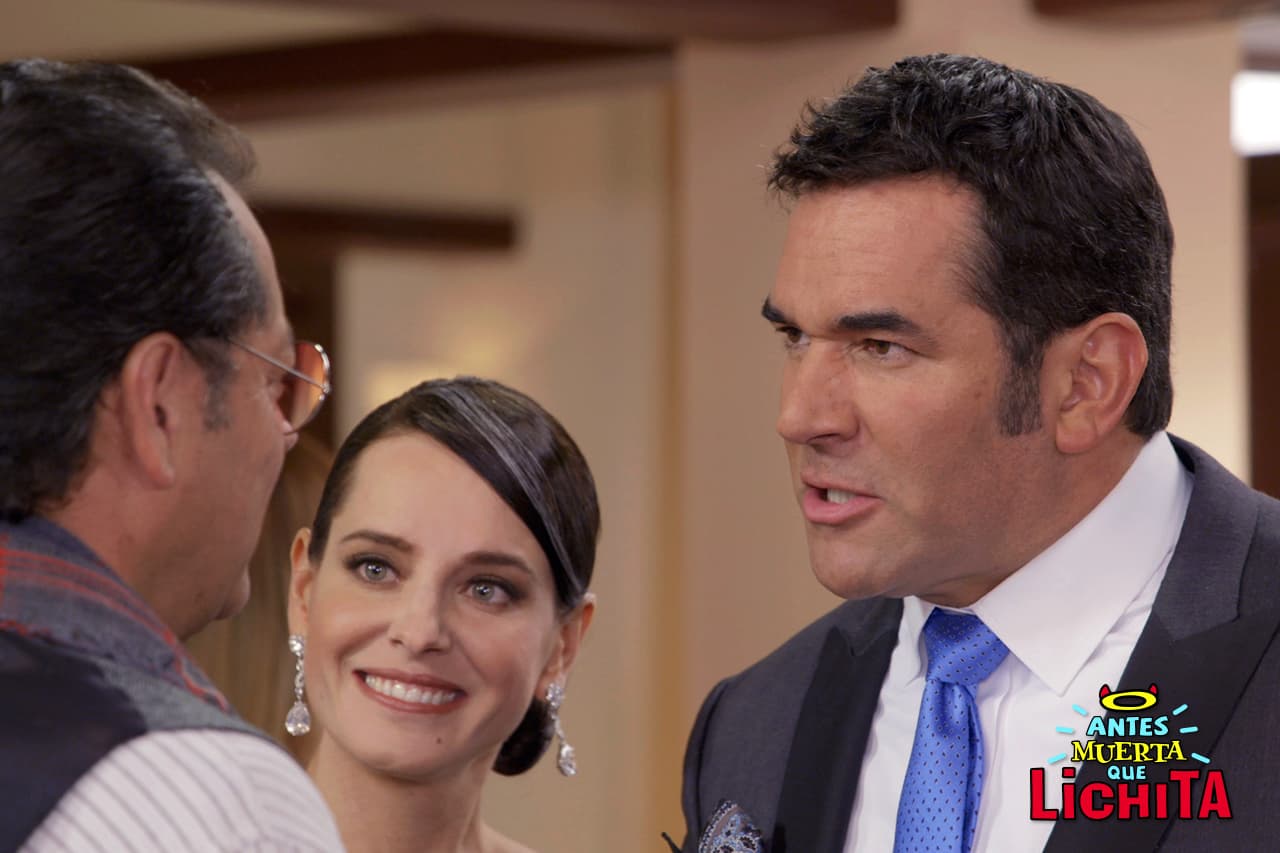 Augusto enfurece por la presencia de Rafael y lo corre de su mansión.