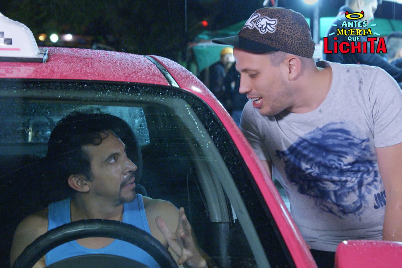 “El Chanclas” le propone a “El Axilas” secuestrar a Alicia para extorsionar a Alejandro de Toledo y Mondragón, su prometido millonario.