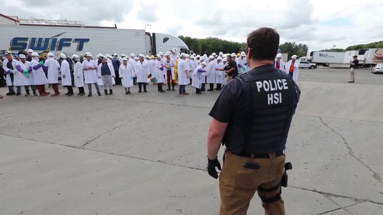 Arrestan a 146 inmigrantes indocumentados en una redada masiva en procesadora de carne en Ohio