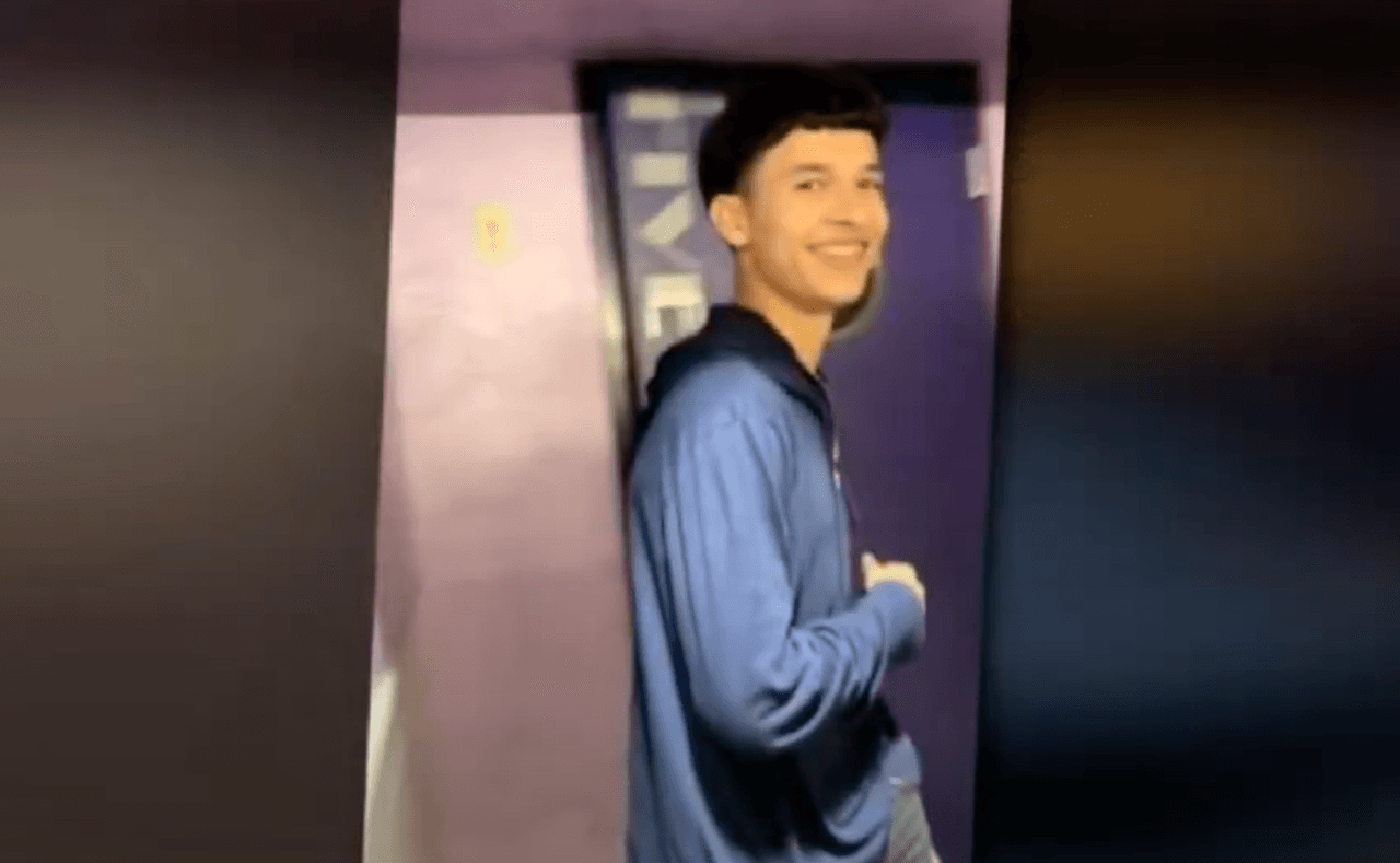 Las autoridades aún no han confirmado qué llevó a la pelea que se dio en el baño de la escuela a principios de mayo. Ante el medio KWTX, los padres de Ramírez hablaron sobre los 
<a href="https://www.univision.com/local/austin-kakw/jose-joe-luis-ramirez-caysen-tyler-allison-belton-high-school-texas-fotos"><b>últimos días de vida de su hijo</b></a> e indicaron que una 
<a href="https://www.univision.com/local/austin-kakw/estudiante-jose-luis-joe-ramirez-jr-apunalado-bano-escuela?33"><b>“mentira que una chica le dijo a otro” </b></a>fue lo que incitó la discusión.