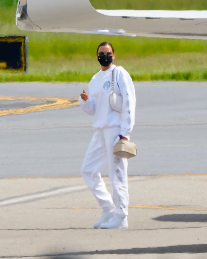 Según fuentes conectadas a ellos, Kanye West e Irina Shayk 
<b><a href="https://www.tmz.com/2021/06/10/kanye-west-irina-shayk-together-months-before-france-trip/" target="_blank">eran pareja mucho antes de su escapada</a></b> "romántica" a Francia. 
<br>