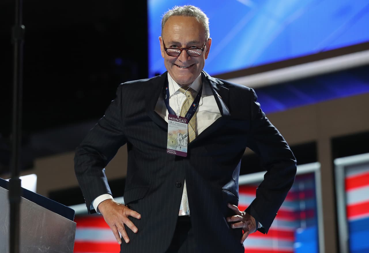 El congresista Charles Schumer suda confianza.