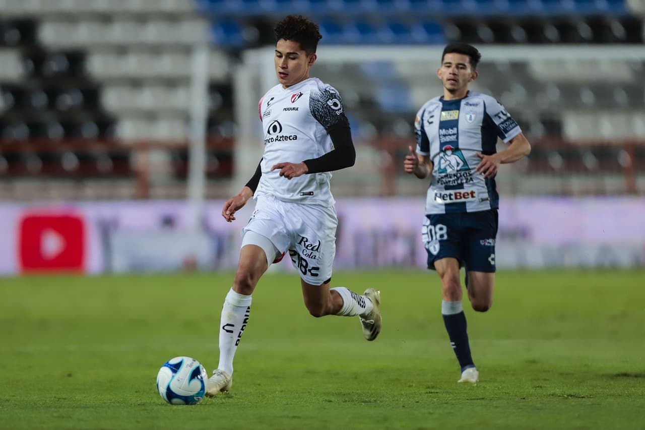 Con gol de Nacho Malcorra desde el punto penal, Atlas logra vencer a Pachuca 0-1 para romper una racha de 10 partidos sin ver la victoria.