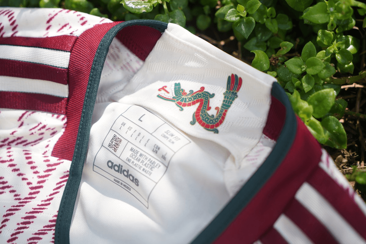 Este diseño que conjunta la tecnología con la historia de México en su cultura con tintes prehispánicos para la playera de visitante de México para el Mundial Qatar 2022 luce espectacular.