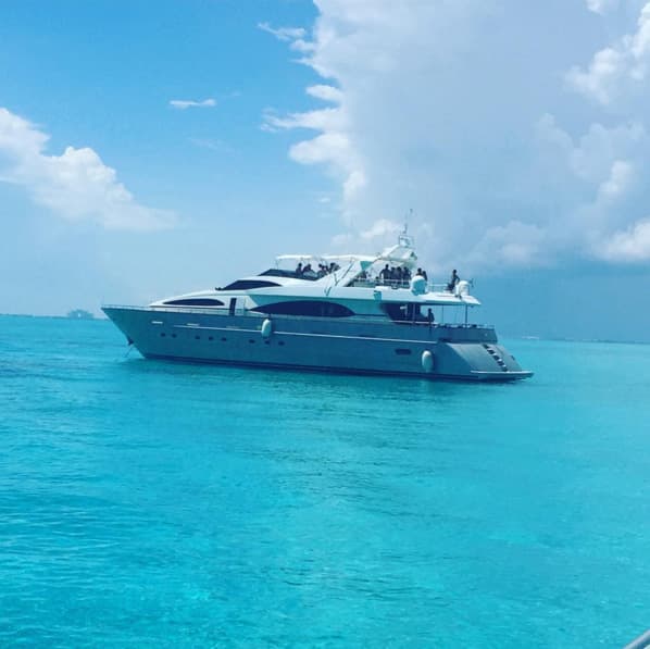 Este lujoso yate fue en donde el elenco grabó.