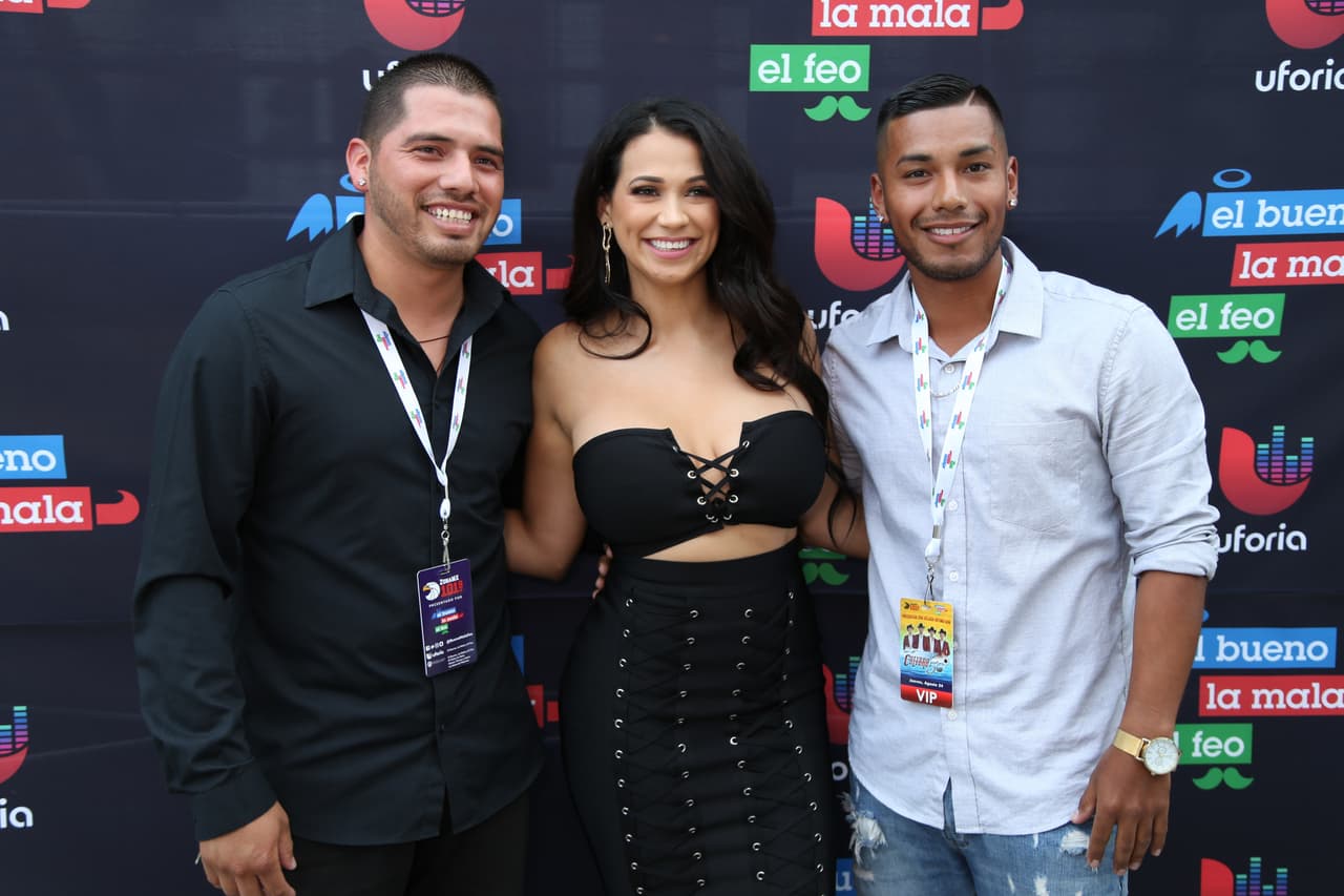 Raúl 'El Pelón', Carla Medrano y El Feo premiaron a sus oyentes con una noche inolvidable al lado de Calibre 50 en un bote privado.