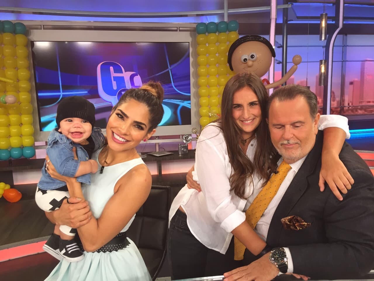 Y es que los hijos de Raúl y Alejandra los visitaron en el trabajo.