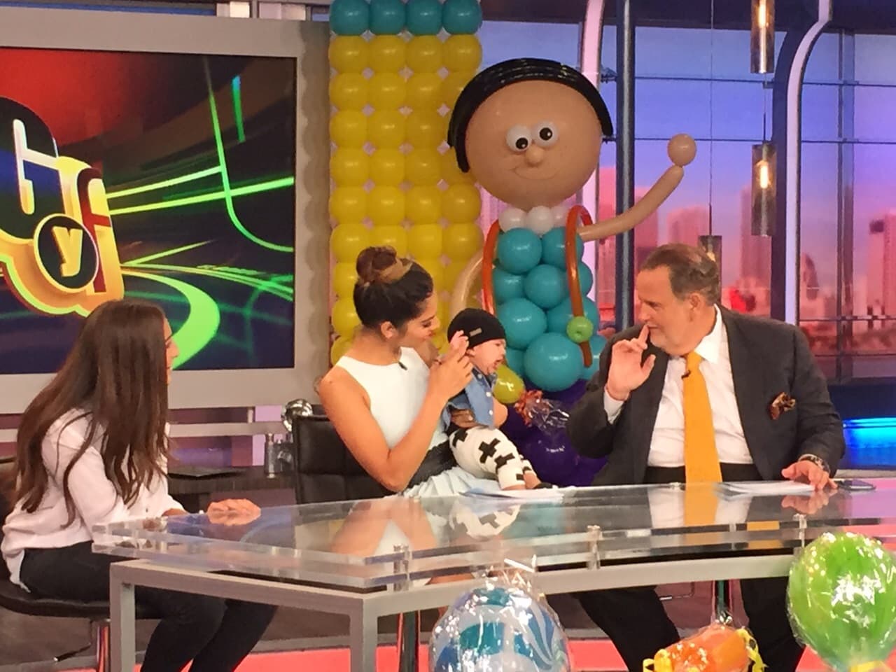 Alejandra tuvo a su bebito en brazos casi todo el tiempo.