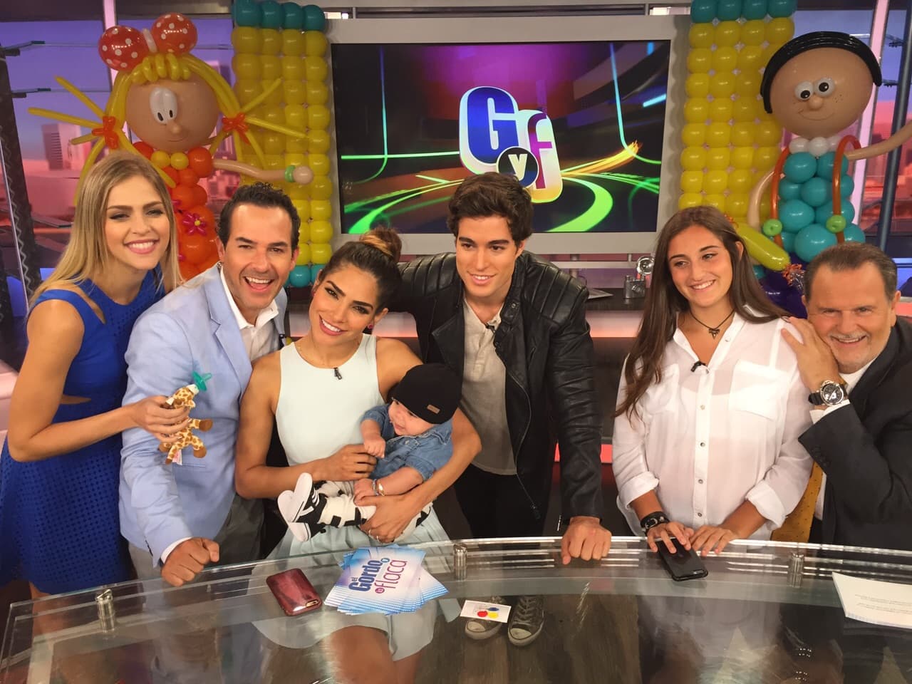 Daniela corrió para salir en la foto.