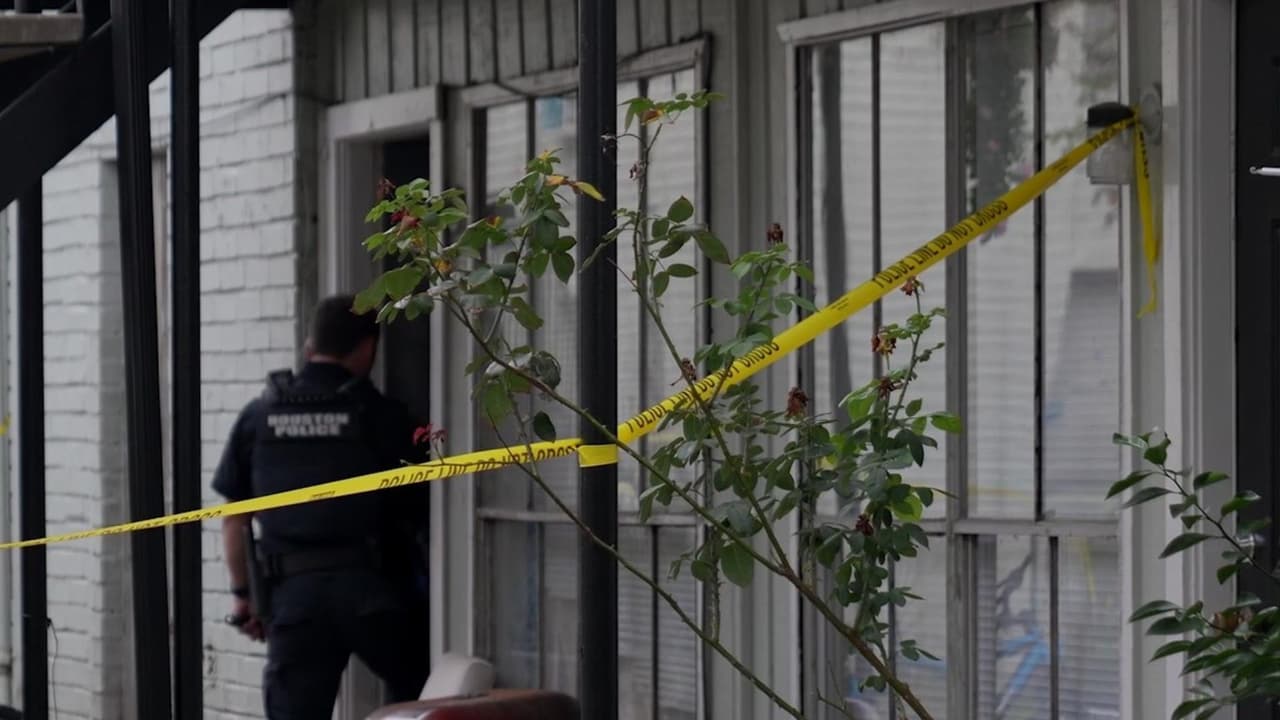 Asesinan a hombre hispano dentro de un apartamento en Houston