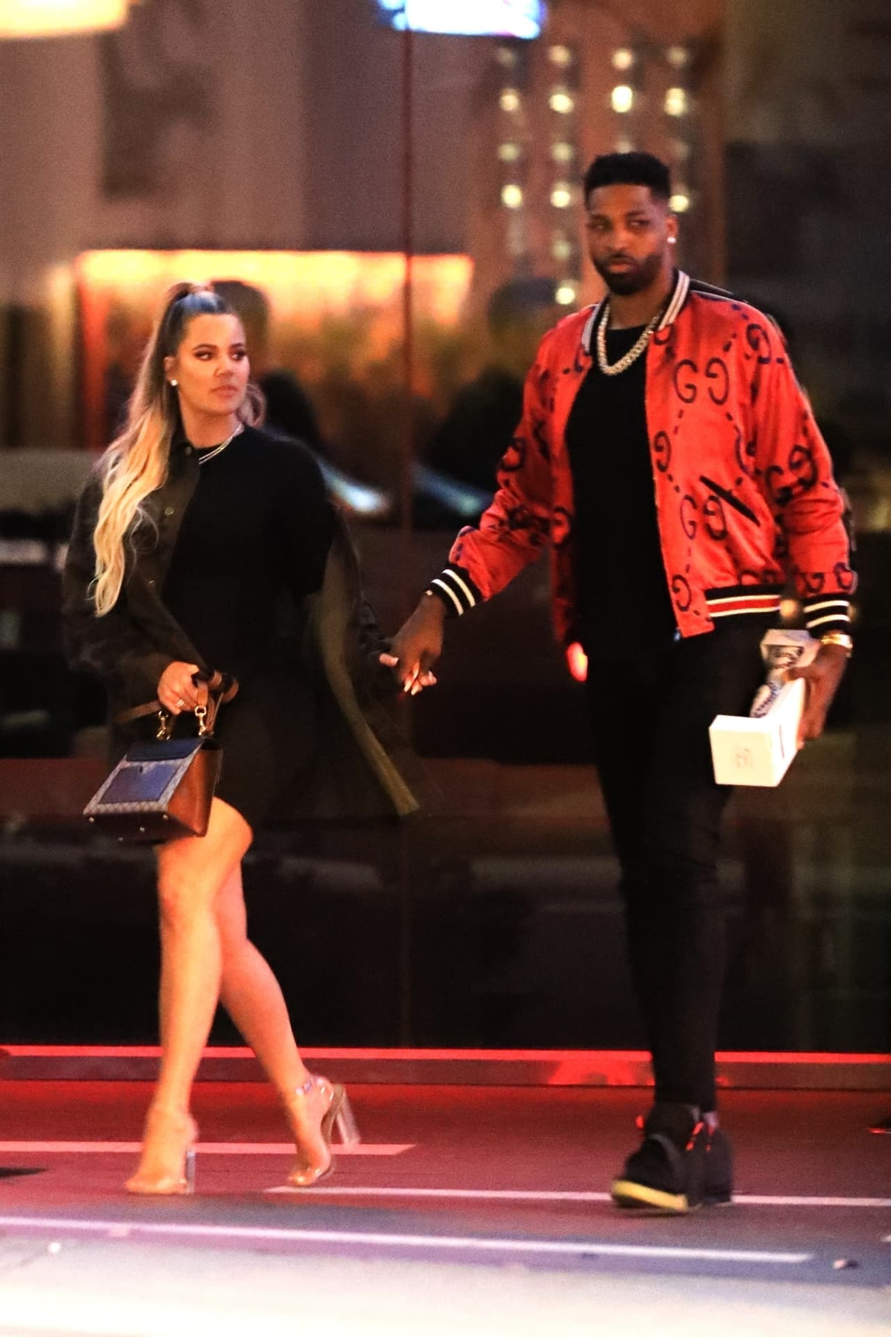 La empresaria agregó que 
<b><a href="https://www.univision.com/famosos/khloe-kardashian-asegura-que-tristan-la-presiono-para-que-lo-perdonara-despues-de-que-el-le-fue-infiel-fotos" target="_blank">Thompson le pidió un abrazo</a></b> y ella se lo dio, fue cuando él intentó besarla.