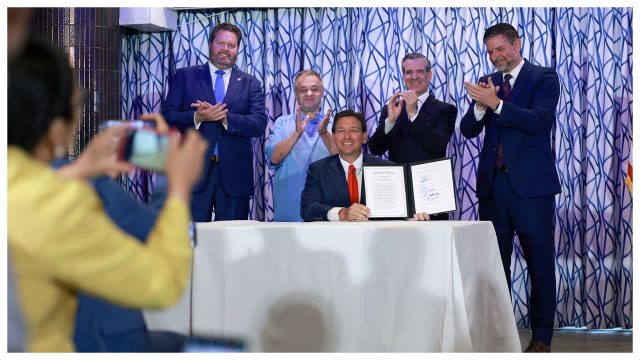 Condados del sur de Florida podrán hacer campamentos de desamparados, según nueva ley firmada por DeSantis