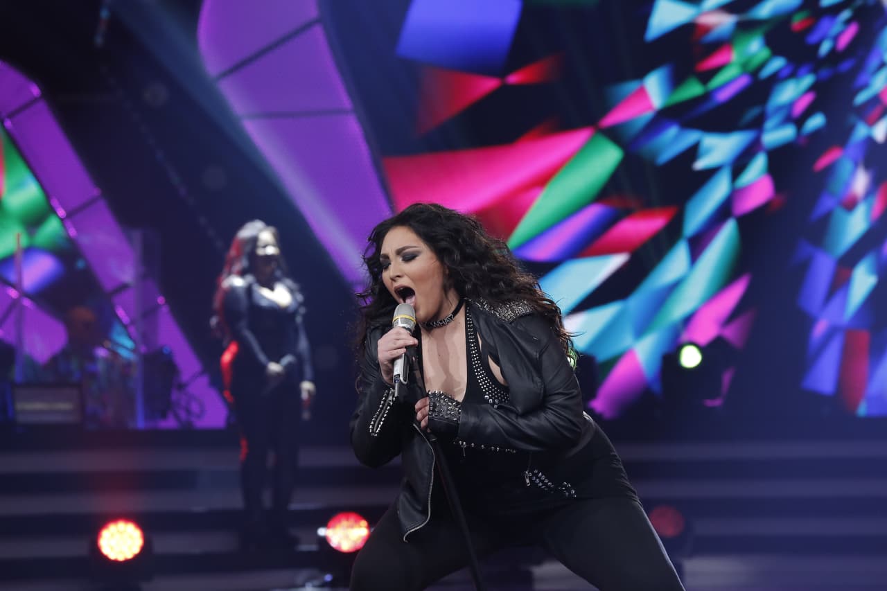 Luego, joanna demostró su gran voz con la canción de Alejandra Guzmán 'Mírala, Míralo'.