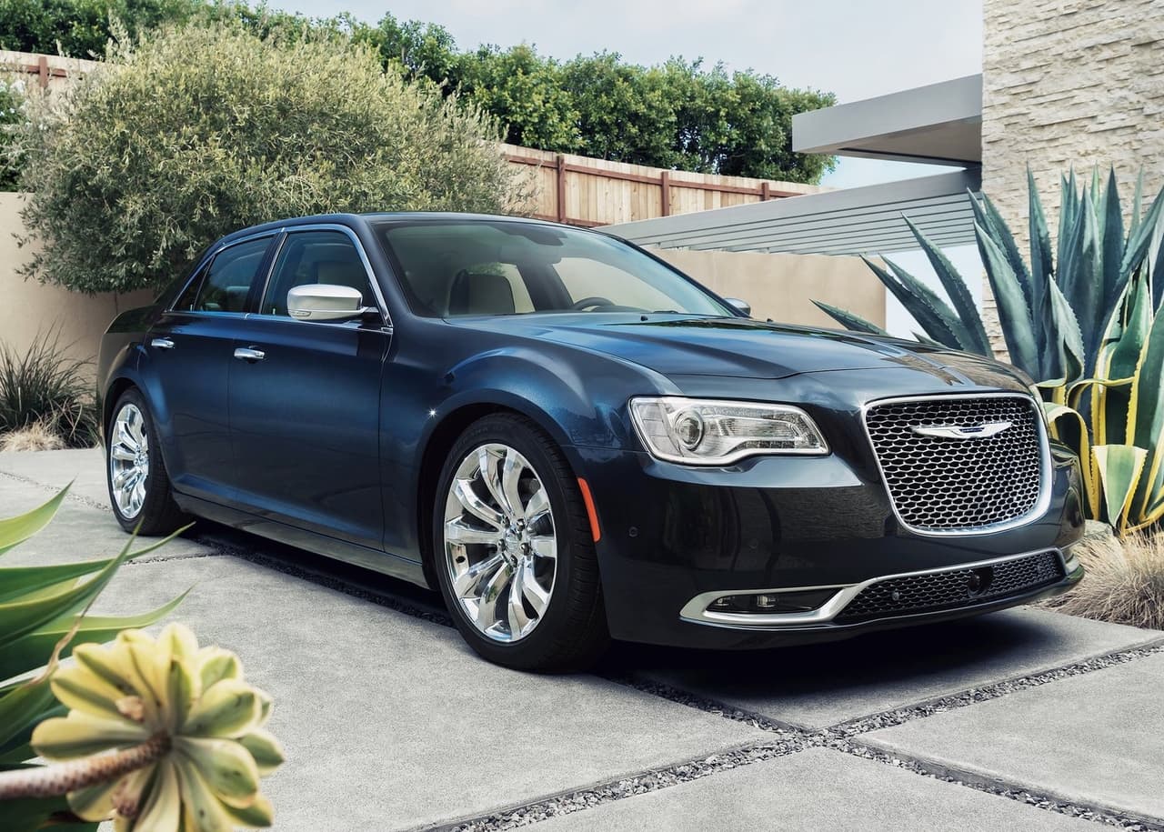 <h3 class="cms-H3-H3"><b>6. Chrysler 300</b></h3>
<br>
<br>Aumento del valor de mercado sobre el valor previsto
<br>
<ul>
 <li>En dólares: $8,084</li>
 <li>En porcentaje: 49.2%</li>
</ul>