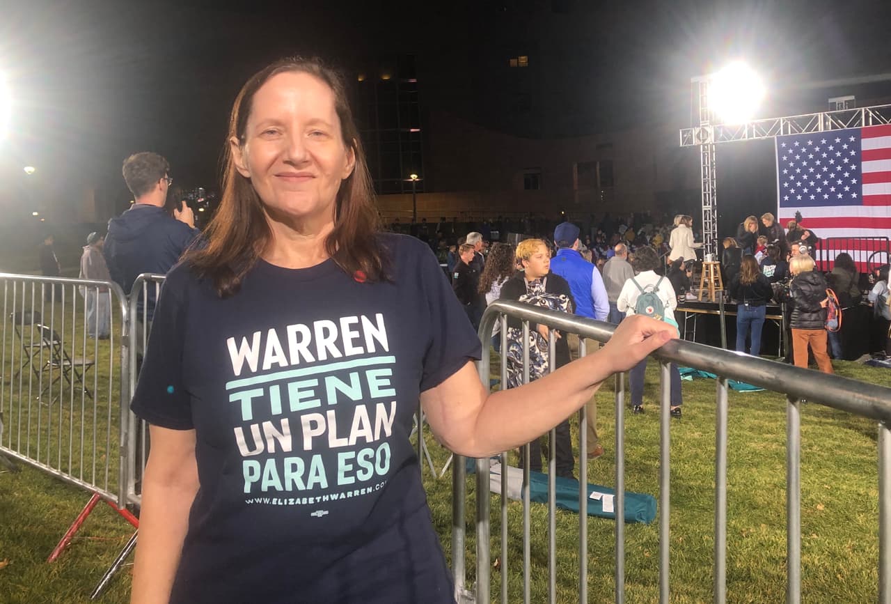 "Ella (Warren) es la mejor candidata y no tiene que ver nada si es mujer o hombre, es la persona más calificada" (Dina Mendoza, Arizona residente en Las Vegas).