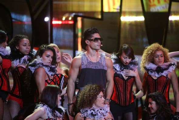 Chino hizo una tremenda coreografía.