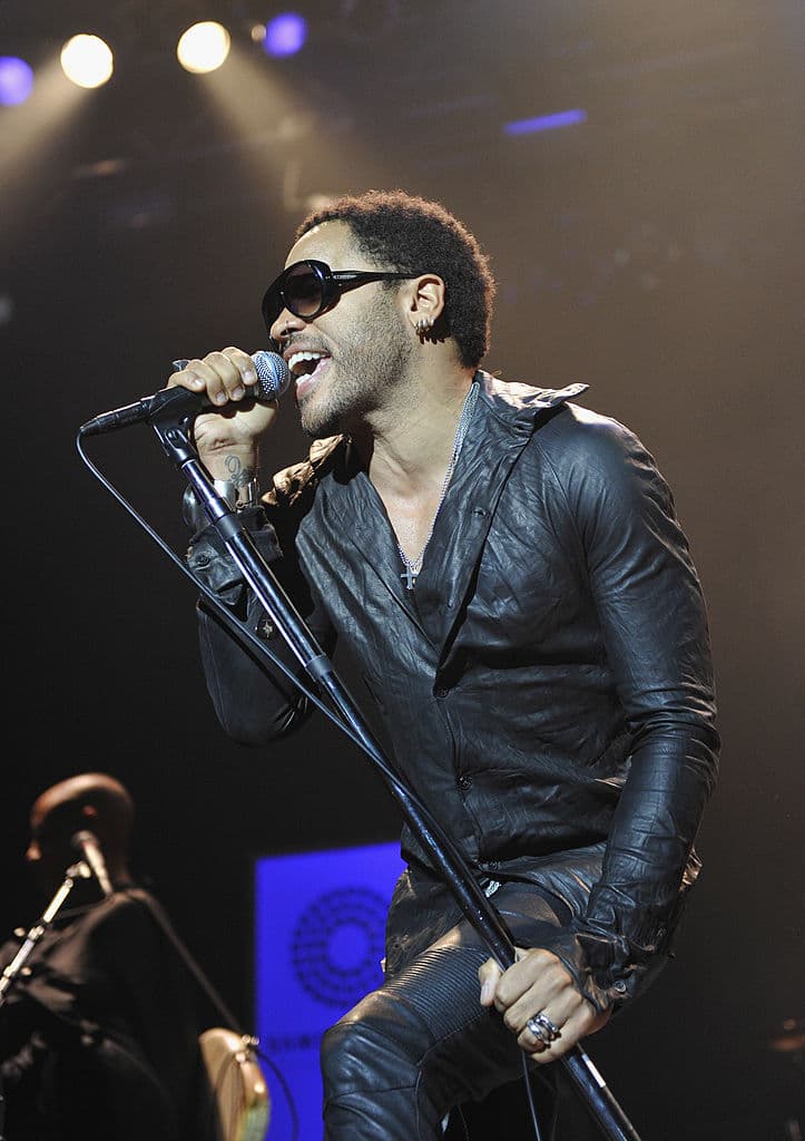 <b>Lenny Kravitz</b>
<br>Sigue vigente en la música, pero fue una reconocida estrella del pop rock a finales de la década de los 90, ganando el Grammy a mejor interpretación de rock masculina cuatro años consecutivos.