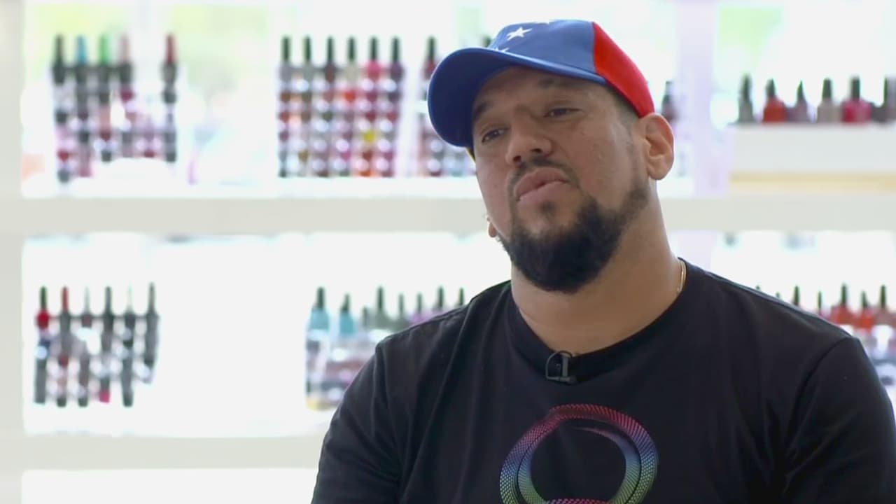 "Me están mandando directamente a la muerte": el drama de un venezolano con VIH que lucha por impedir su deportación